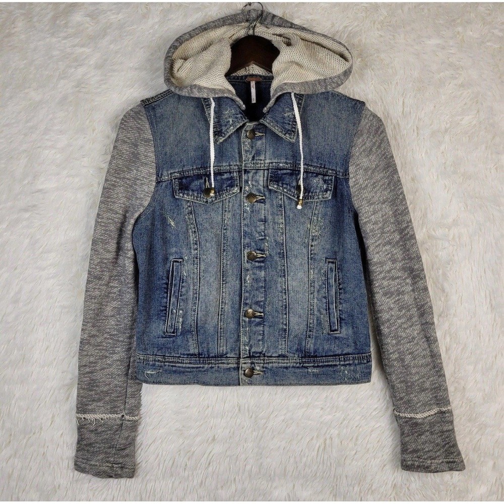 $168 We The Free People S/4 Small Denim Jean Hoodie Trucker Jacket Button Up EUC - Picture 2 of 7